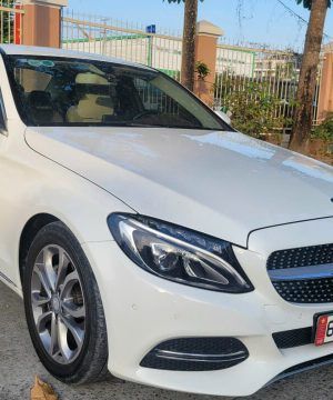 Mercedes 4 chỗ